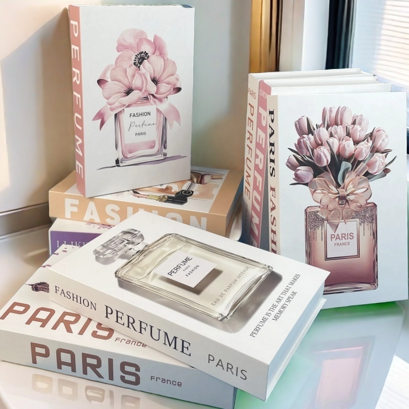 Interior Design Magazine - Mode Parfum Cocktail Decoratieve Boeken Home